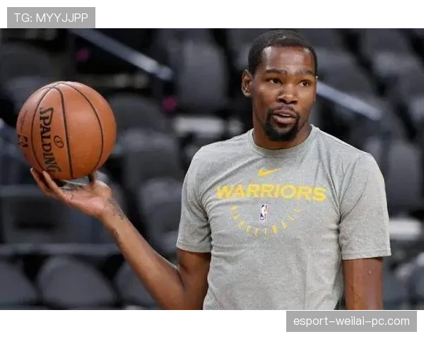 杜兰特新衣柜比我家客厅还大，是在开秀场还是搬家？